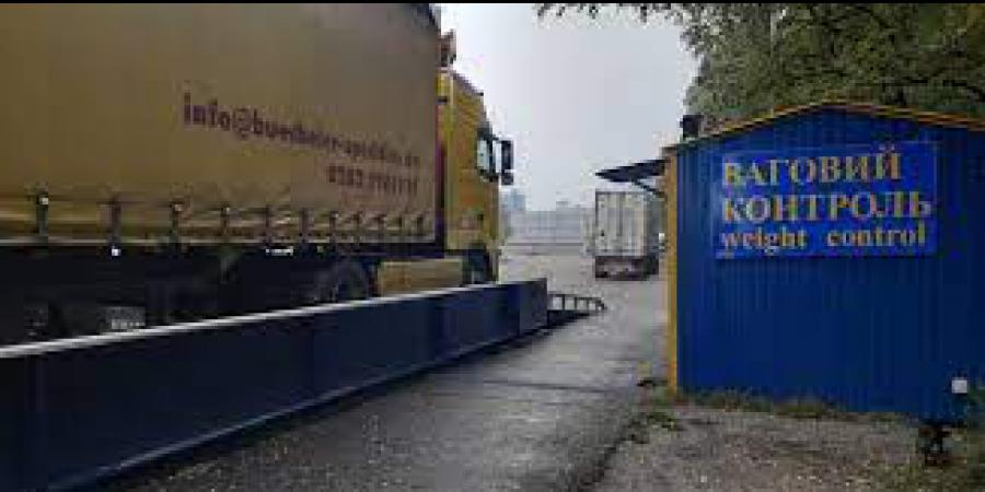 На Херсонщині співробітник Нацполіції організував схему «поборів» з водіїв вантажівок з зайвою вагою - Корупціонер в Україні